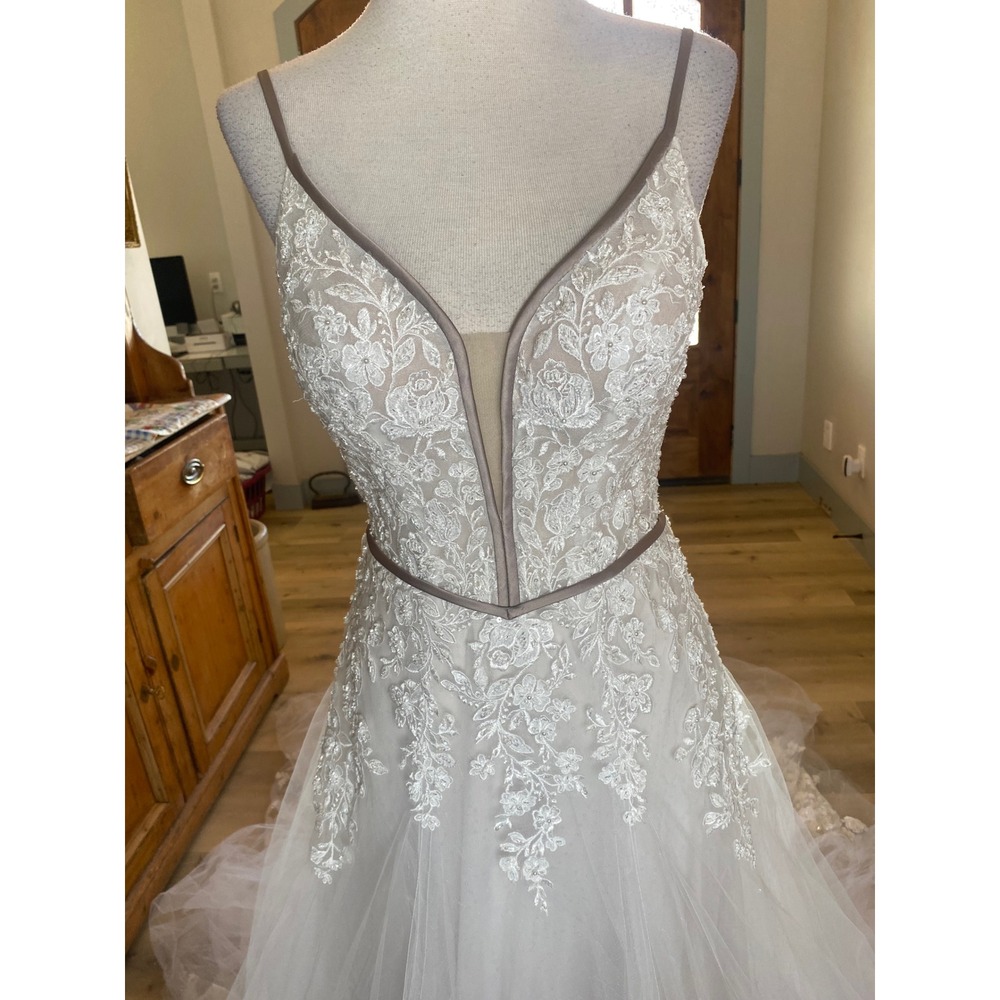 Morilee Madeline Gardner NWT Floral Tulle Wedding Dress V-Neck Cathedral Train 4 - Picture 2 of 16